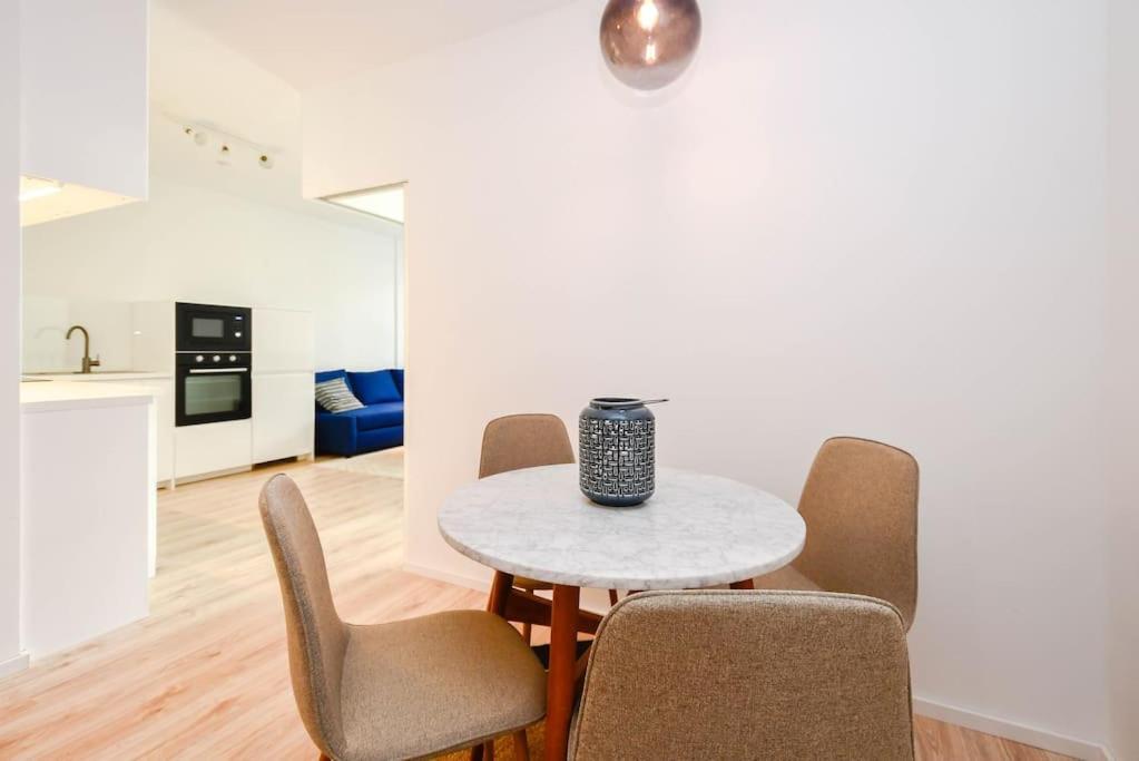 New Modern Apartment In City Center Bratislava Exterior photo