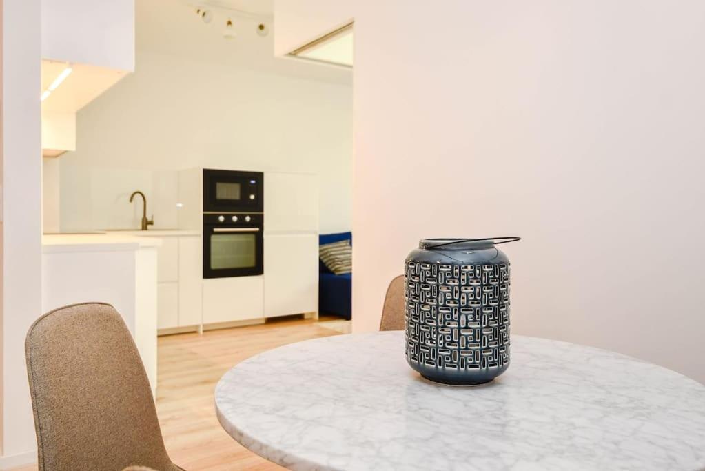 New Modern Apartment In City Center Bratislava Exterior photo