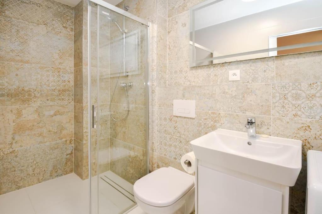 New Modern Apartment In City Center Bratislava Exterior photo